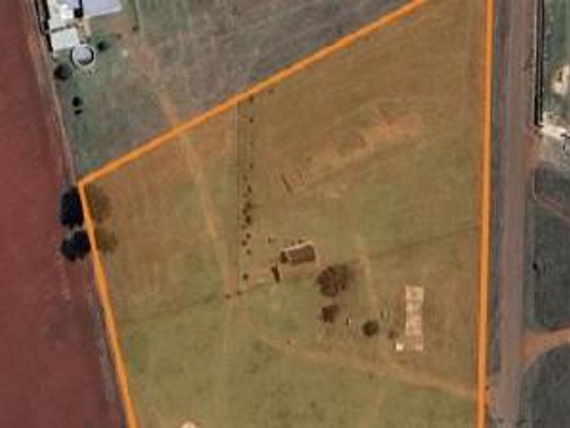 Bachelor Flat on a neat small holding (Available Plans for 2x 2 Bedroom Townhouses) - Photo 9