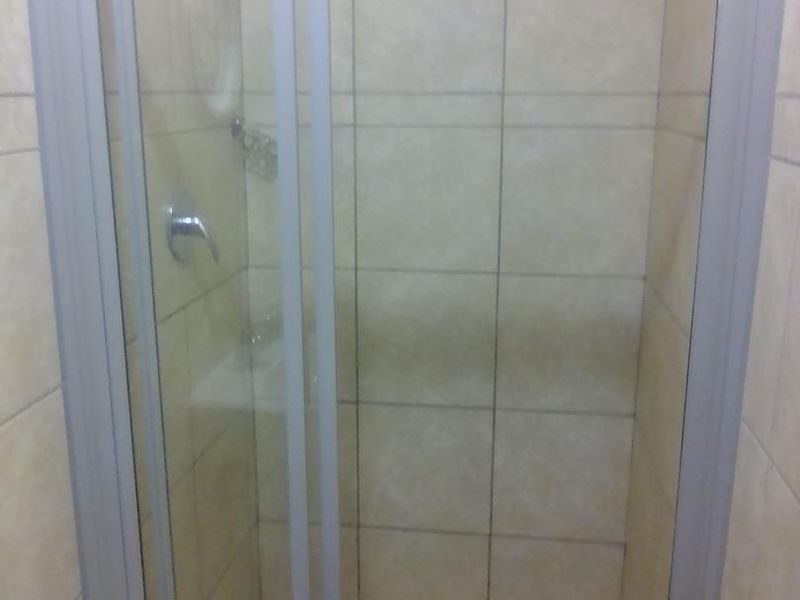 🏡 1-Bedroom Flat for Sale  Price: N$ 500,000 (excluding costs) - Photo 5