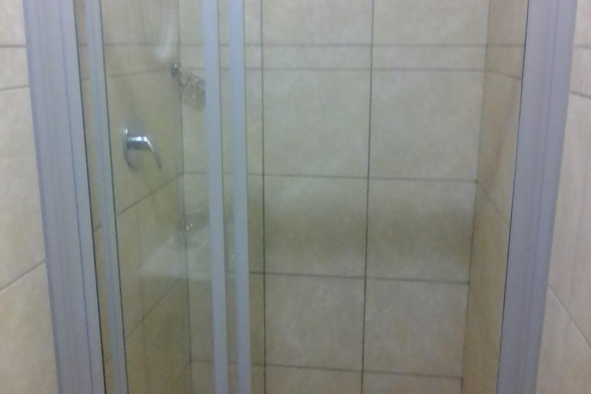 🏡 1-Bedroom Flat for Sale  Price: N$ 500,000 (excluding costs) - Photo 5