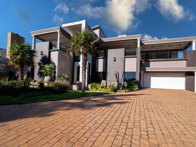 Double-Storey Luxury Masterpiece in Ebotse Golf & Country Estate - Photo 4
