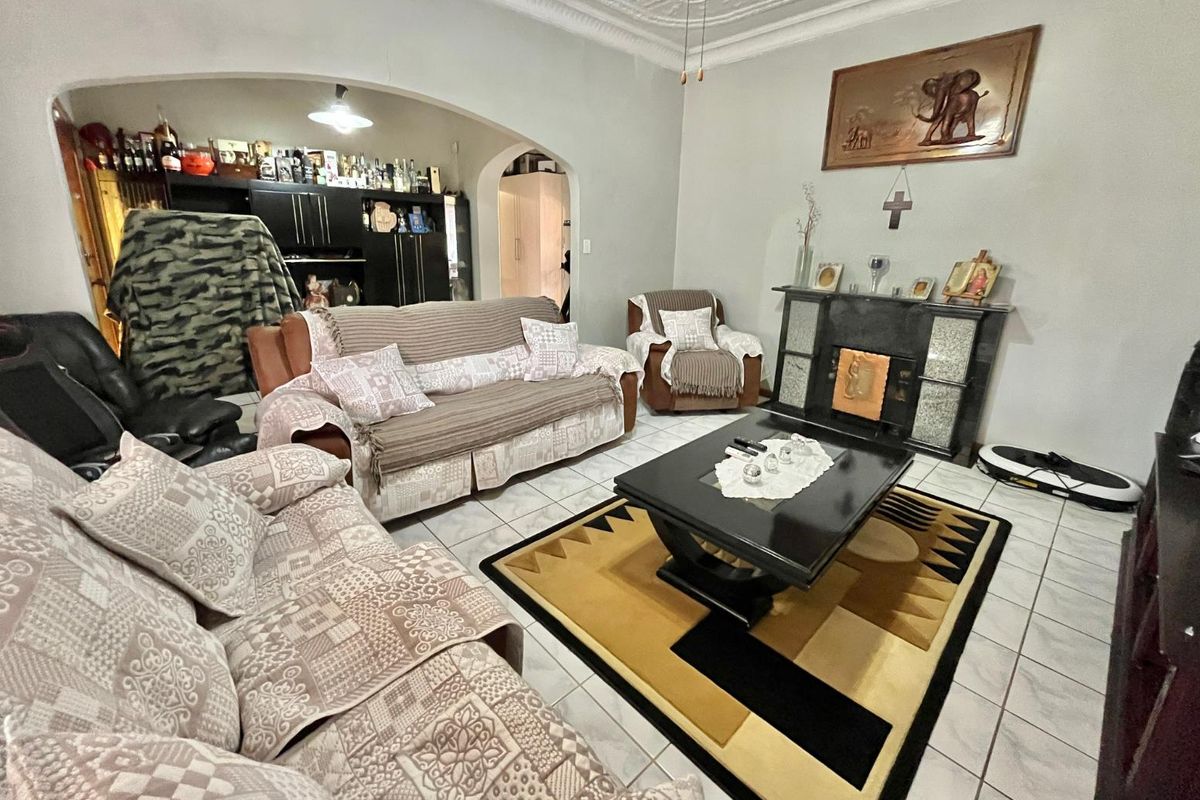 Germiston South Treasure: Classic Charm Meets Modern Living - Photo 4