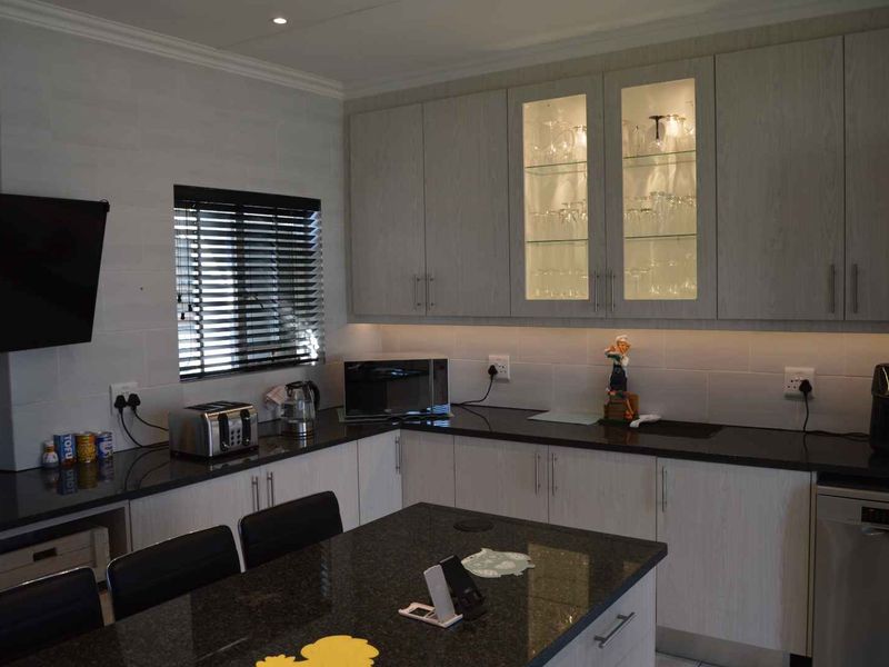 Modern Three Bedroom Family Home For Sale in Brackendowns - Photo 10