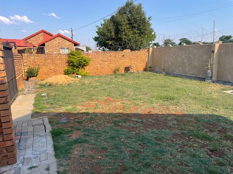 3 Bedroom house for sale in Nellmapius Ext1 - Photo 4