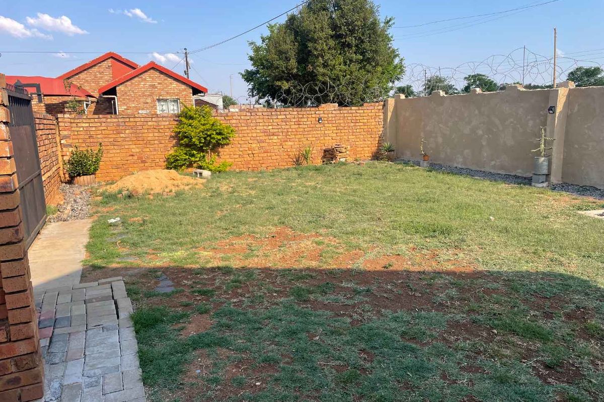 3 Bedroom house for sale in Nellmapius Ext1 - Photo 4