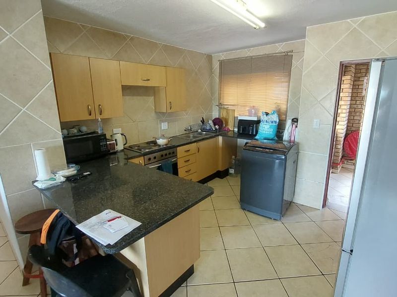 Open-Plan Living: Your Dream 2 Bedroom Home Awaits! - Photo 4