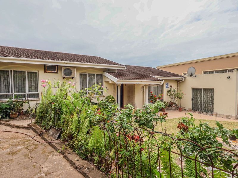 4 Bedroom Family Home in a Private Cul-de-Sac in Isipingo Hills - Photo 2