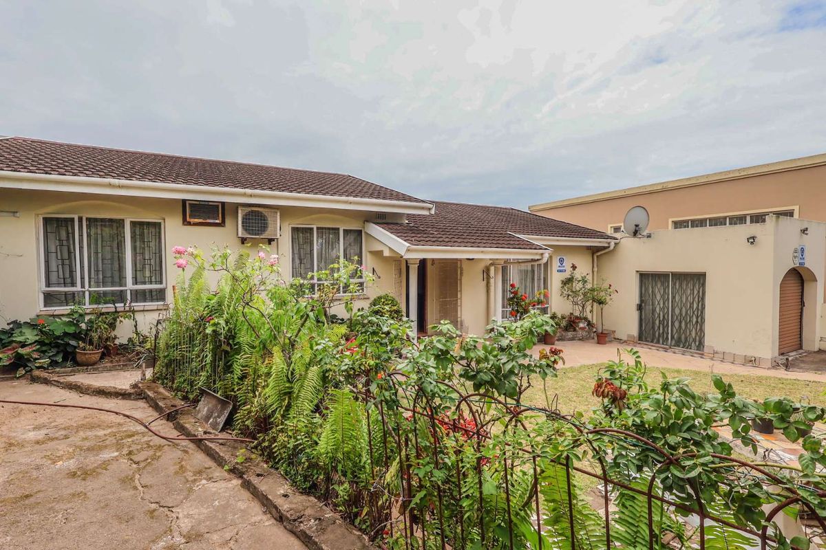 4 Bedroom Family Home in a Private Cul-de-Sac in Isipingo Hills - Photo 2