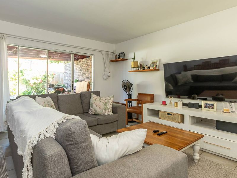 Secure double story townhouse in small complex of 5 units. - Photo 4