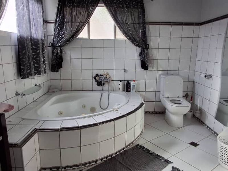 Grootfontein - Beautiful Family Home For Sale - Photo 10