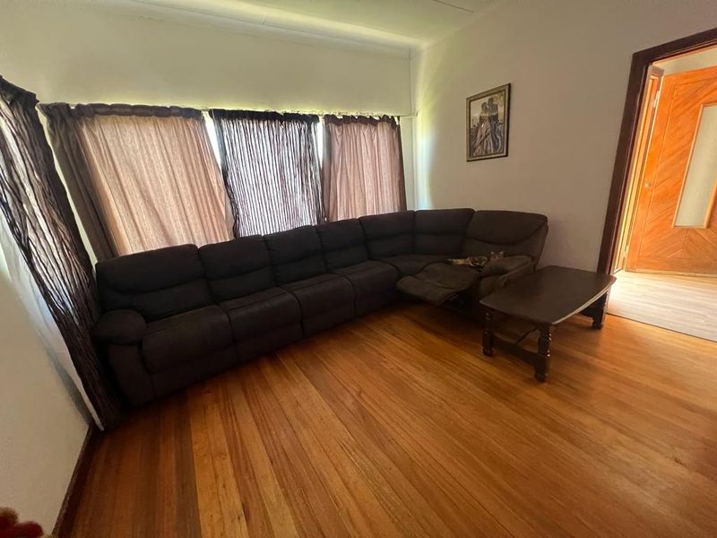 FOR SALE - 4 BEDROOM HOUSE WITH 2 FLATS IN KRAMERSDORF - Photo 6