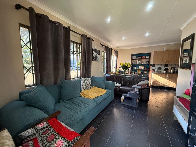 Neat 2 Bedroom Home with Entertainment Patio - Photo 6