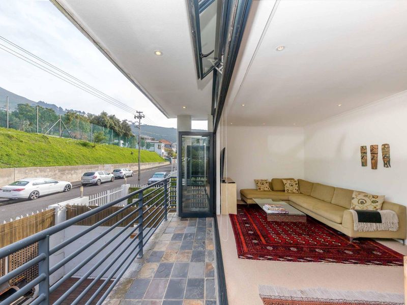 DELIGHTFUL TAMBOERSKLOOF APARTMENT WITH MOUNTAIN VIEWS AND BASEMENT PARKING - Photo 5