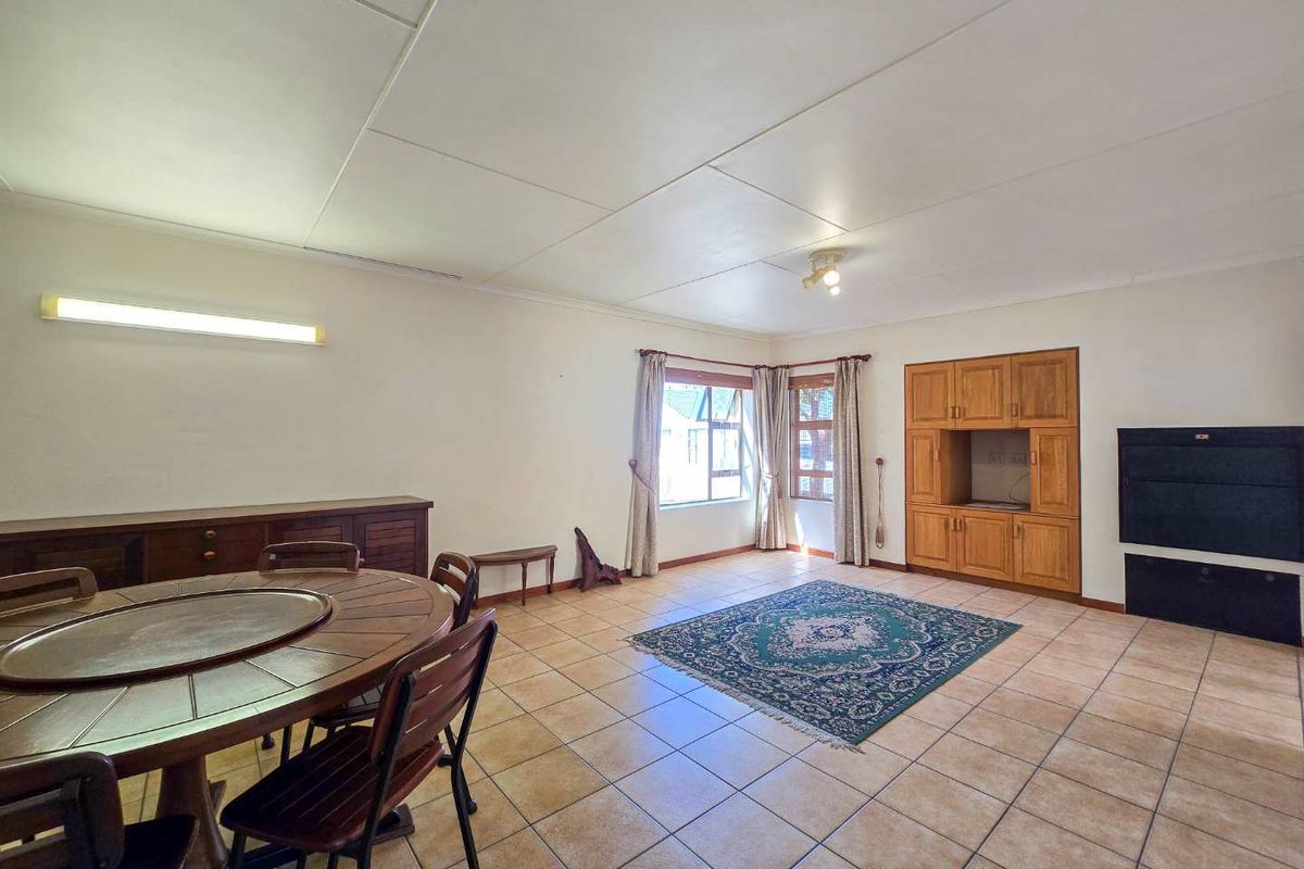 Neat family home for sale in harbour area. - Photo 5