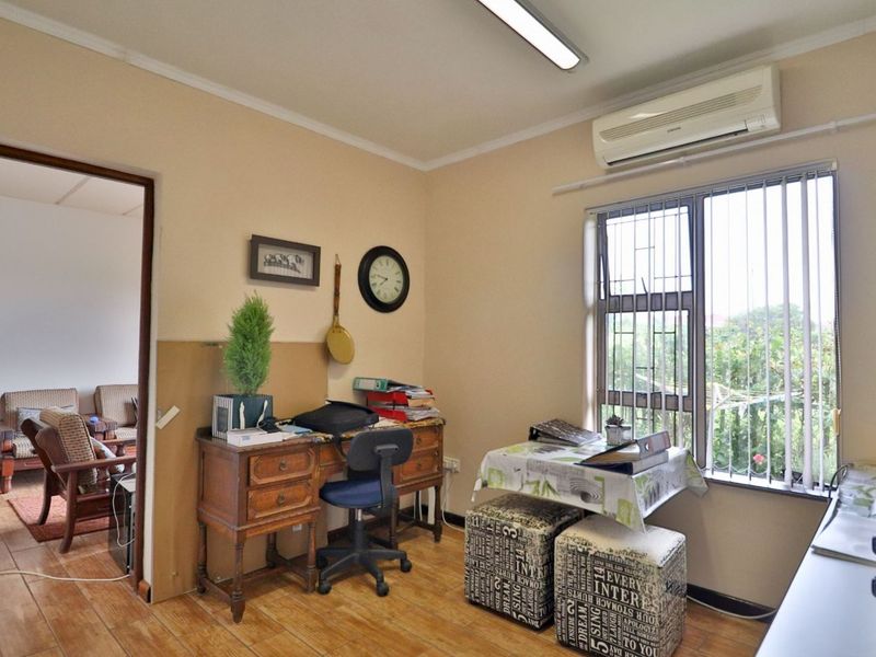 BARGAIN STYLISH AND UPMARKET TOWNHOUSE - Photo 10