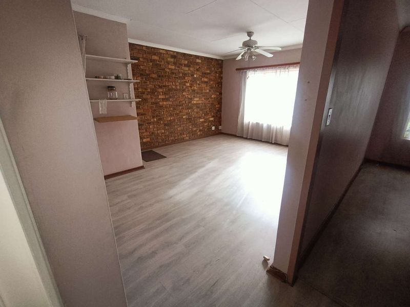 First Floor Unit For Sale in Wierda Park! - Photo 10