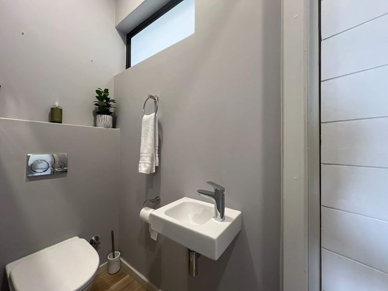 Upmarket 2-Bedroom Apartment Available! - Photo 9