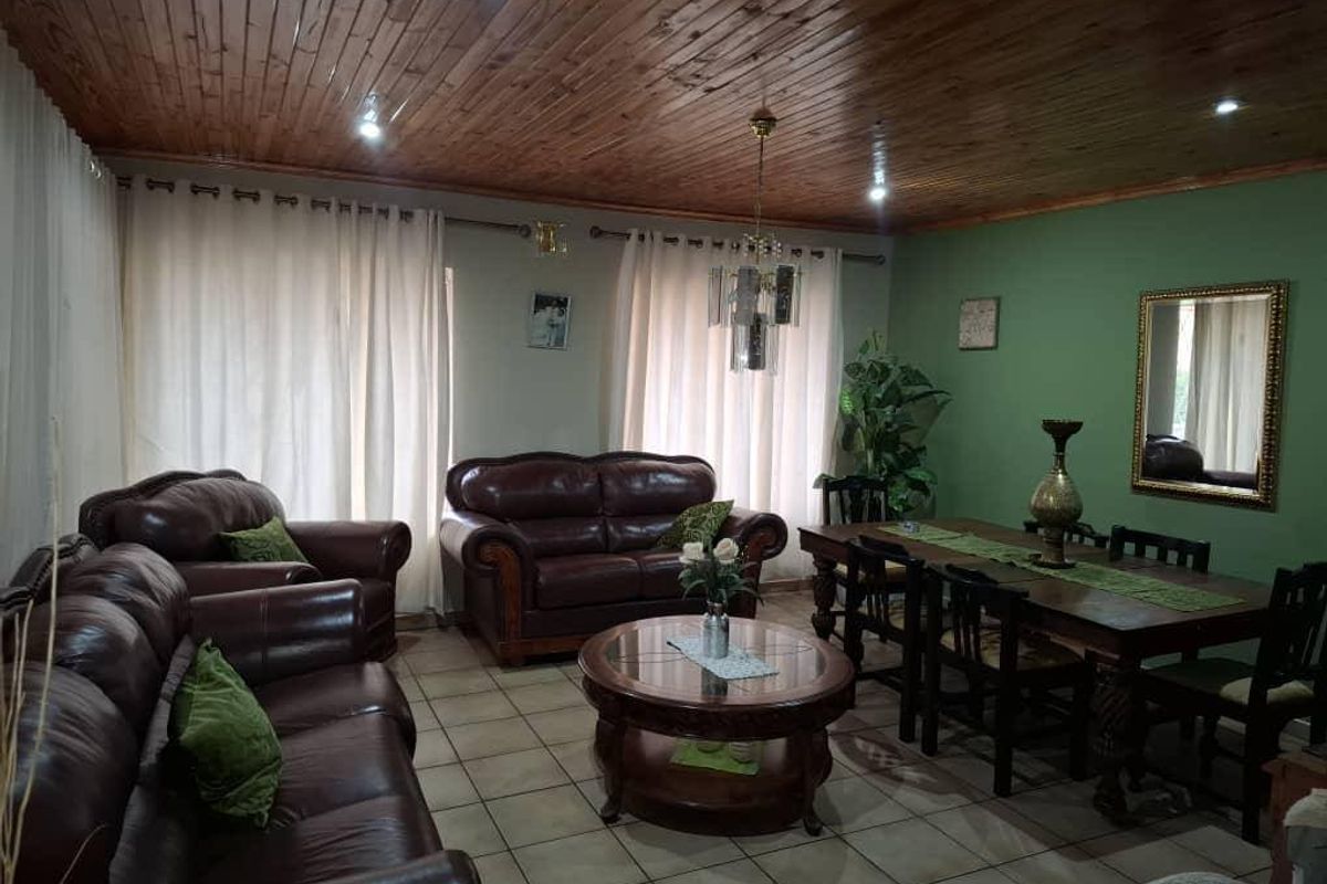 FOR SALE – Beautiful 4-Bedroom Family Home |  Pionierspark - Freestanding house with flat - Photo 2