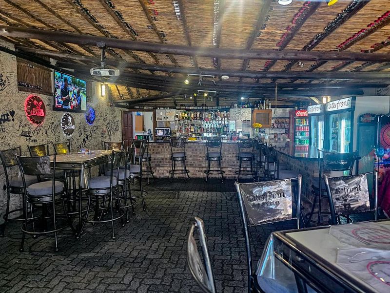 Going concern Accommodation Restaurant Pub and Liquor Store - Photo 5