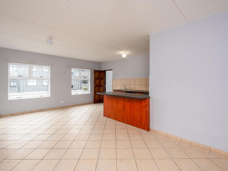 Beautiful & Secure 2-Bedroom Apartment (2 units available) in Cloetesville, Stellenbosch - Photo 2