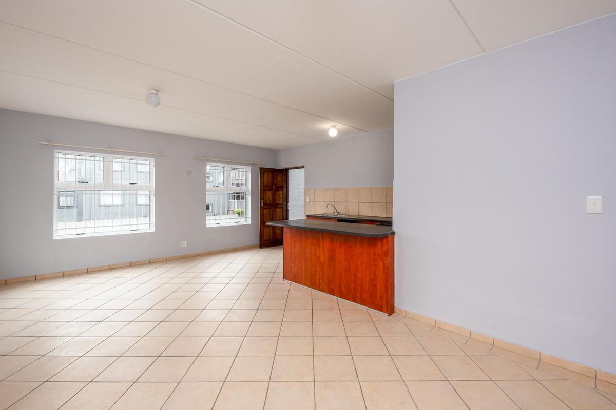 Beautiful & Secure 2-Bedroom Apartment (2 units available) in Cloetesville, Stellenbosch - Photo 2