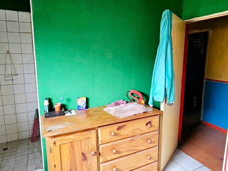 Handyman’s Special Home for Sale in Colchester - Photo 7