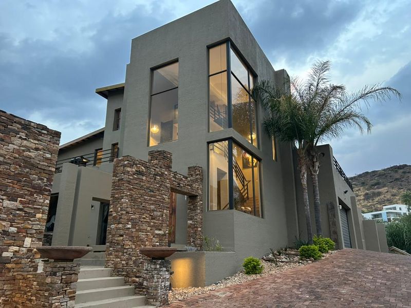 Discover Unparalleled Luxury Living in Windhoek’s Prestigious Ludwigsdorf Suburb - Photo 4