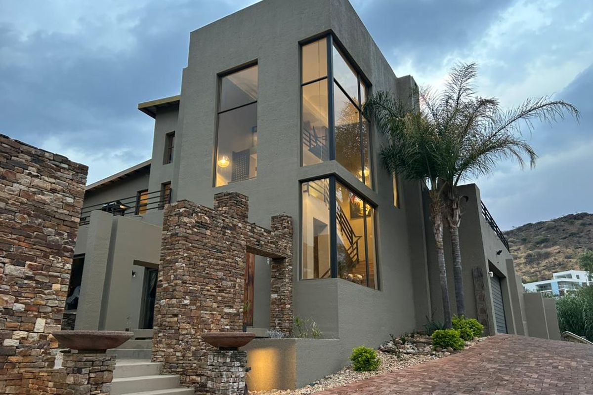 Discover Unparalleled Luxury Living in Windhoek’s Prestigious Ludwigsdorf Suburb - Photo 4