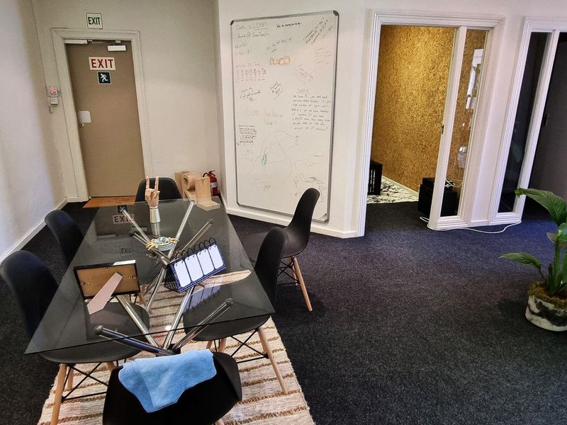 Light and Bright Ground Floor Office in Westlake Business Park - Photo 2