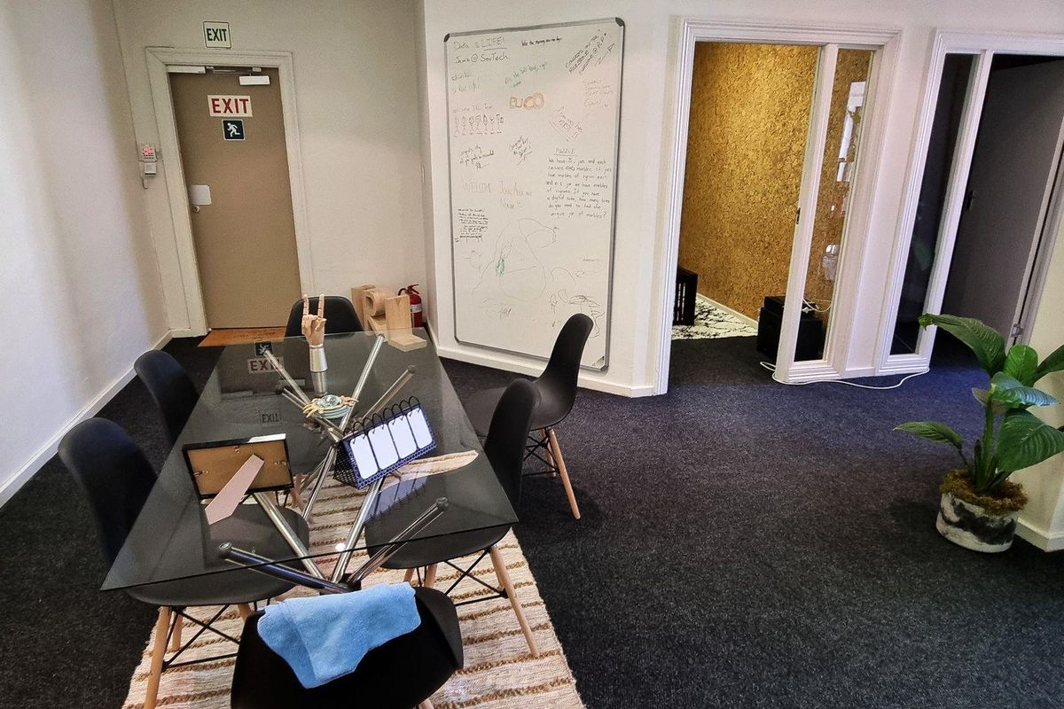 Light and Bright Ground Floor Office in Westlake Business Park - Photo 2