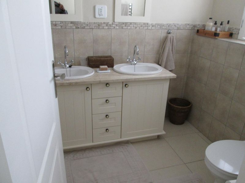 Immaculate interior decorated and  furnished sea view penthouse in central Swakopmund - Photo 8