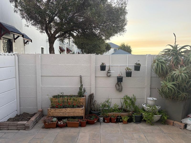 Lovely 2 bedroom duplex in Owerbosch West Beach - Photo 10
