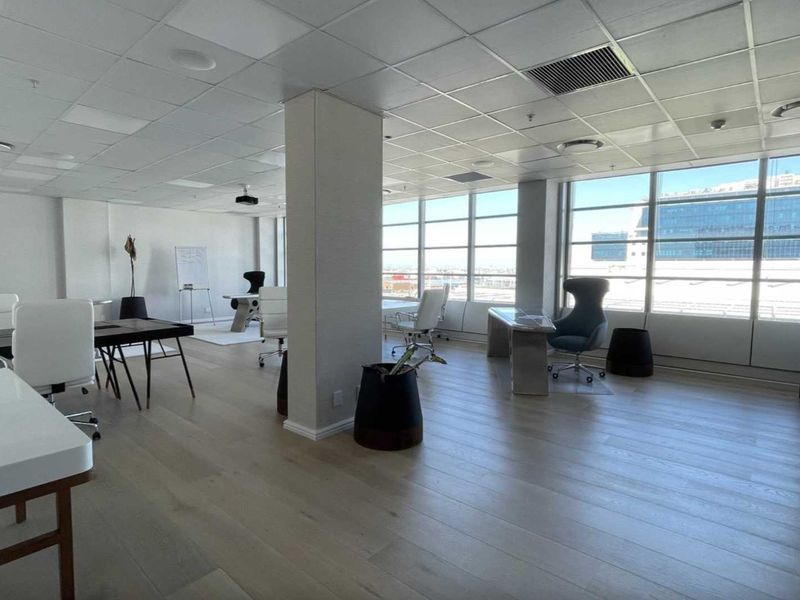 AAA-Grade 339m2 office on 8th floor of convention towers - Photo 7