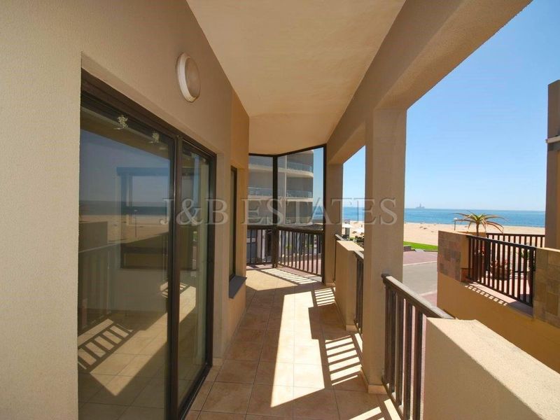 3-Bedroom Apartment With Sea Views - Photo 2