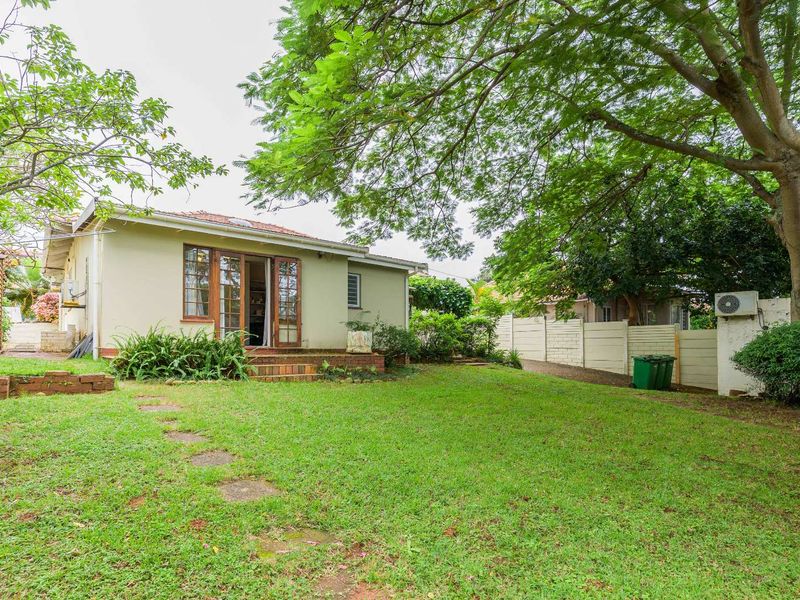 HENDRA - PRIME PROPERTY IN DURBAN NORTH WITH EXTENSIVE OUTBUILDINGS - Photo 2