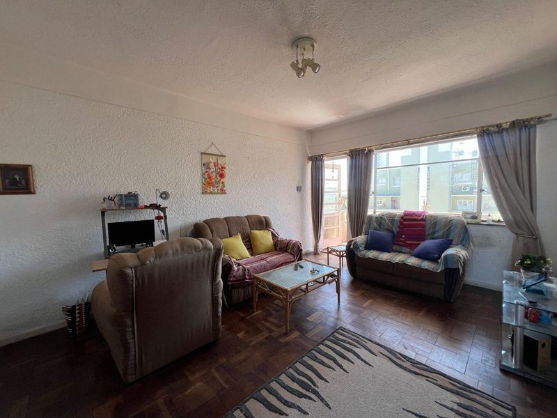 Unrenovated fifth floor find!! - Photo 2