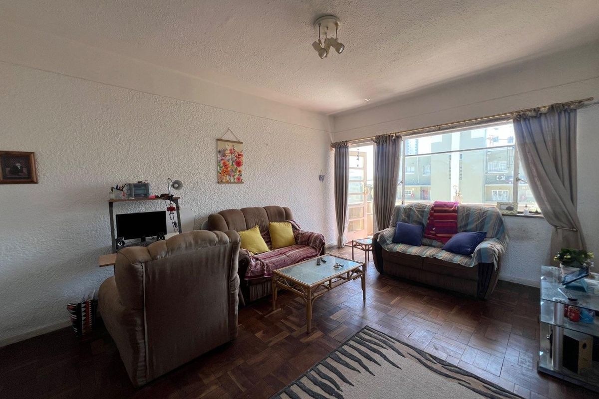 Unrenovated fifth floor find!! - Photo 2