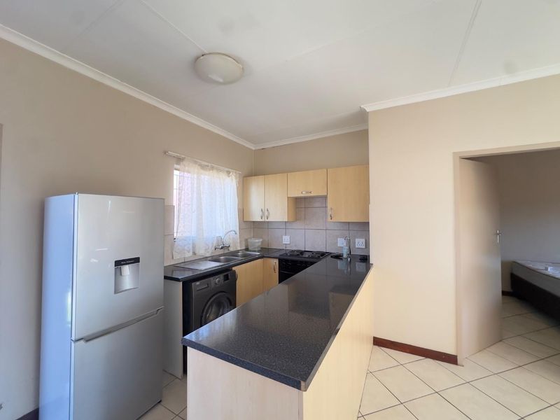 1 Bedroom Apartment With A Balcony - Photo 6