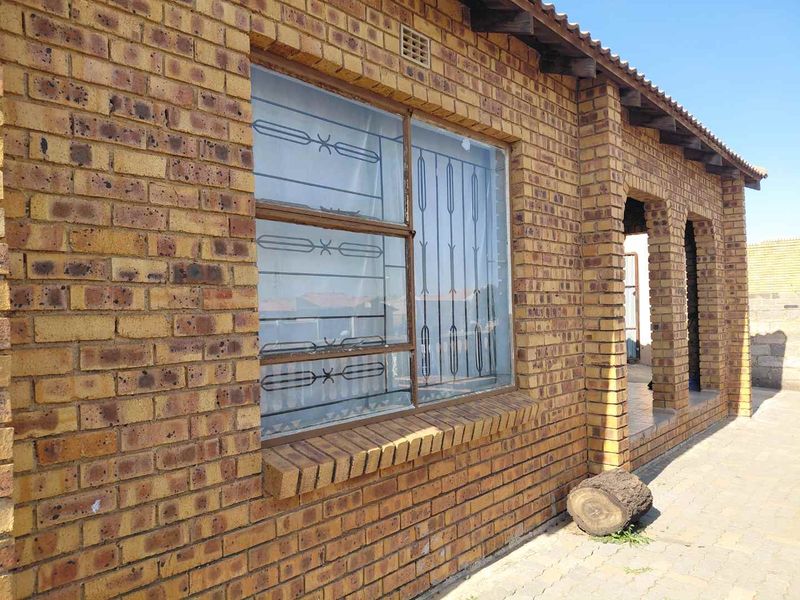 "Earn & Live: Home with Income Cottage in Top Spot!" - Photo 2