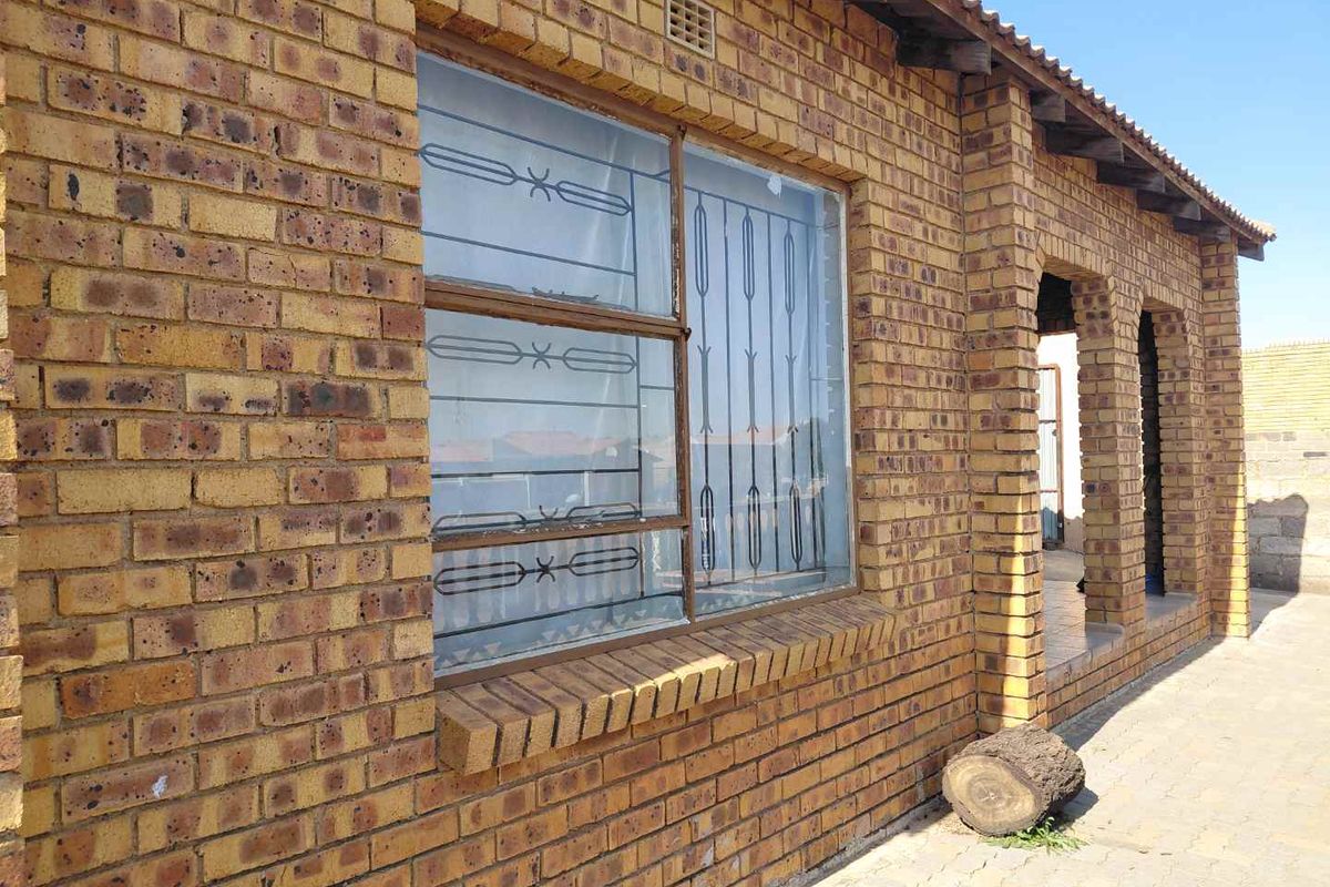 "Earn & Live: Home with Income Cottage in Top Spot!" - Photo 2