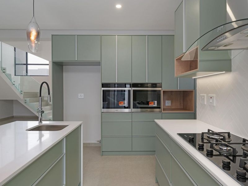 Modern Elegance in Prime Sandown – Brand New 4-Bedroom Home under Construction Including Transfer Duty | No VAT - Photo 6