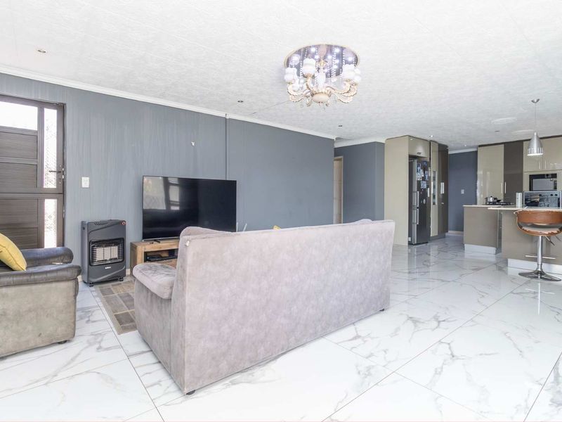 3 Bedroom House for Sale in  Cosmo City - Photo 10