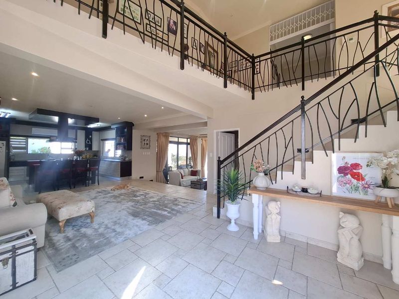 Exceptional home with breathtaking views - Photo 1
