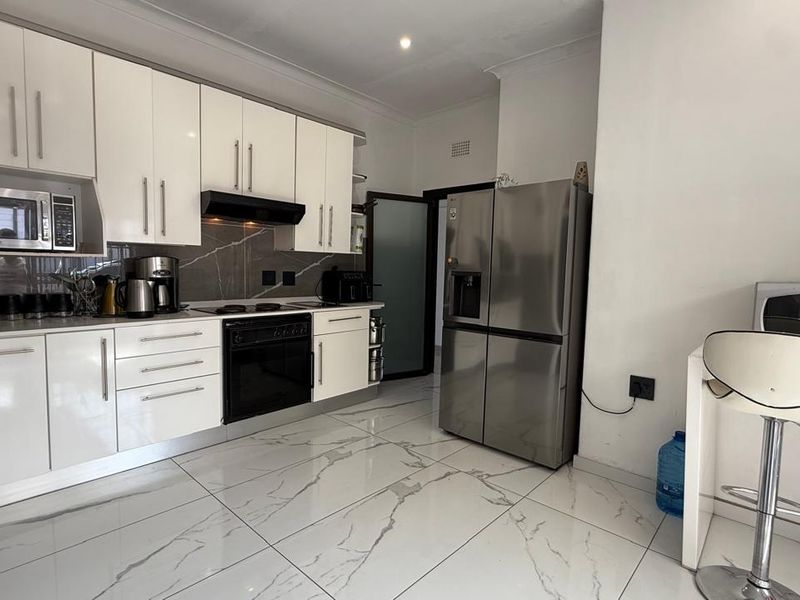 Lovely Home - Photo 6