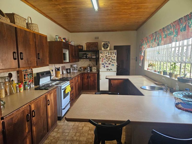 Charming spacious family home with a flat in Barkly West - Photo 5