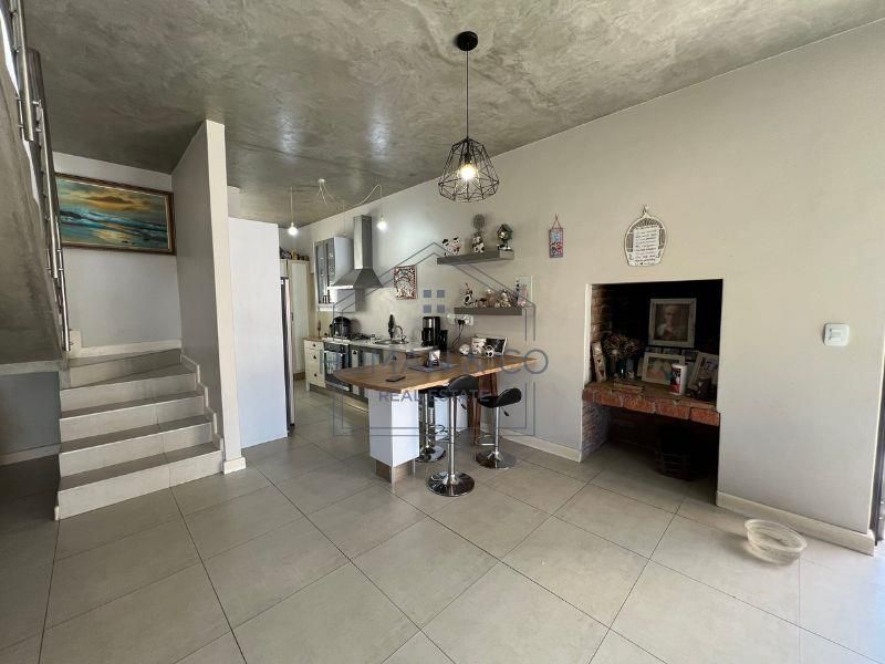 Ideal Starter Home in Fairway Estate - Photo 2