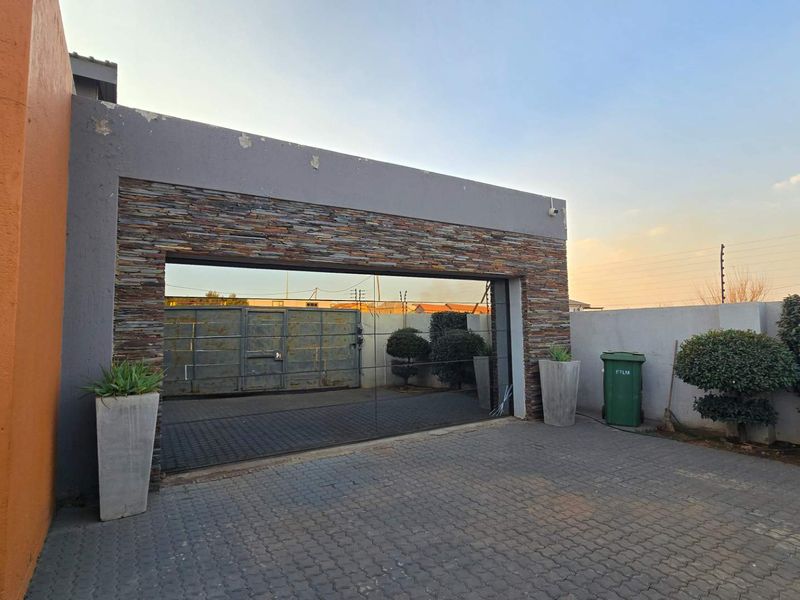 Contemporary Elegance Meets Family Living in the Heart of Rockdale - Photo 1
