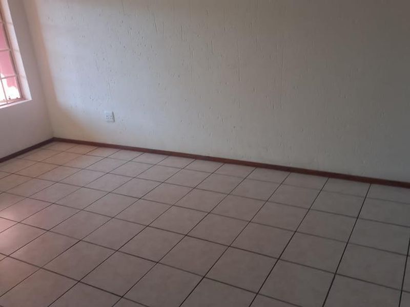 2 Bedroom Apartment for Sale in Pebble Falls - Photo 4