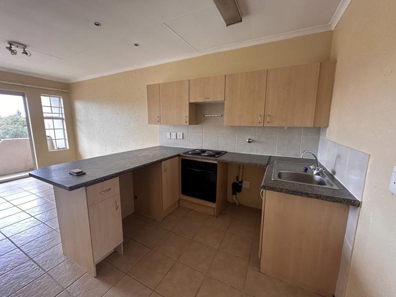 Specious 2Bedroom, 1Bathroom Top Floor Apartment to Rent at Pebble Falls, Boksburg - Photo 2