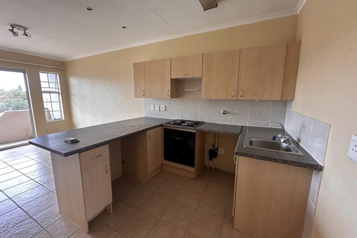 Specious 2Bedroom, 1Bathroom Top Floor Apartment to Rent at Pebble Falls, Boksburg - Photo 2