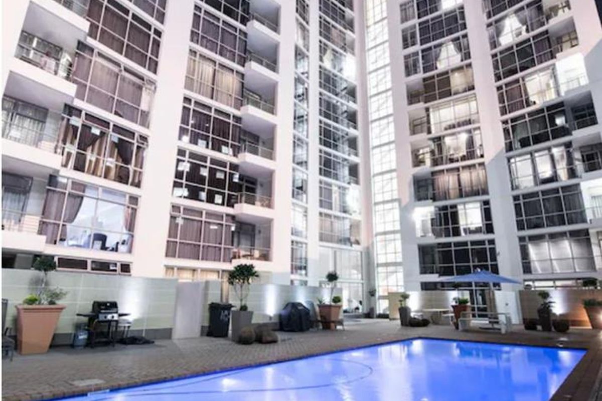 Executive fully furnished penthouse in Sandton - Photo 2